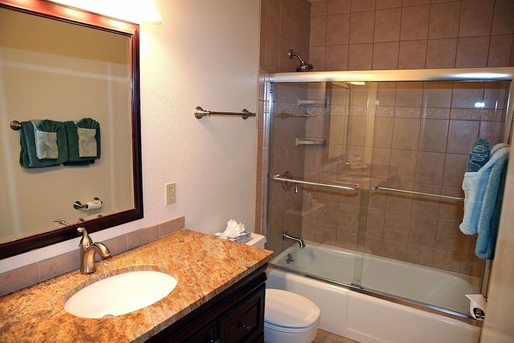 Fawn Valley Inn: 292 1 Bedroom Apts view 2