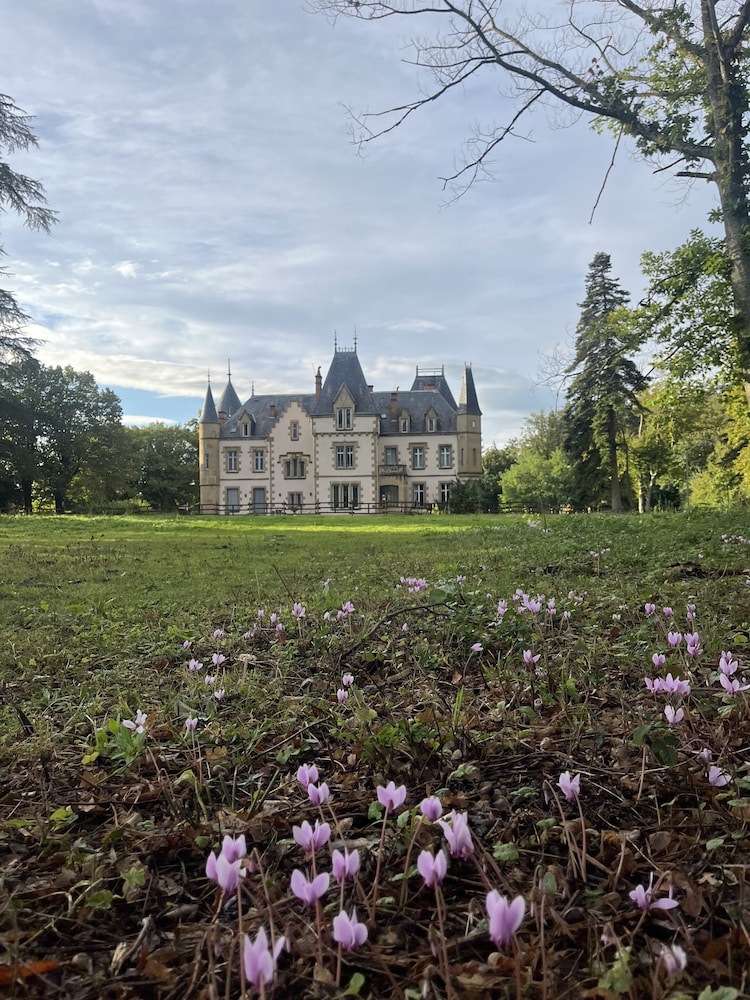 Chateau Tout Y Fault view 4