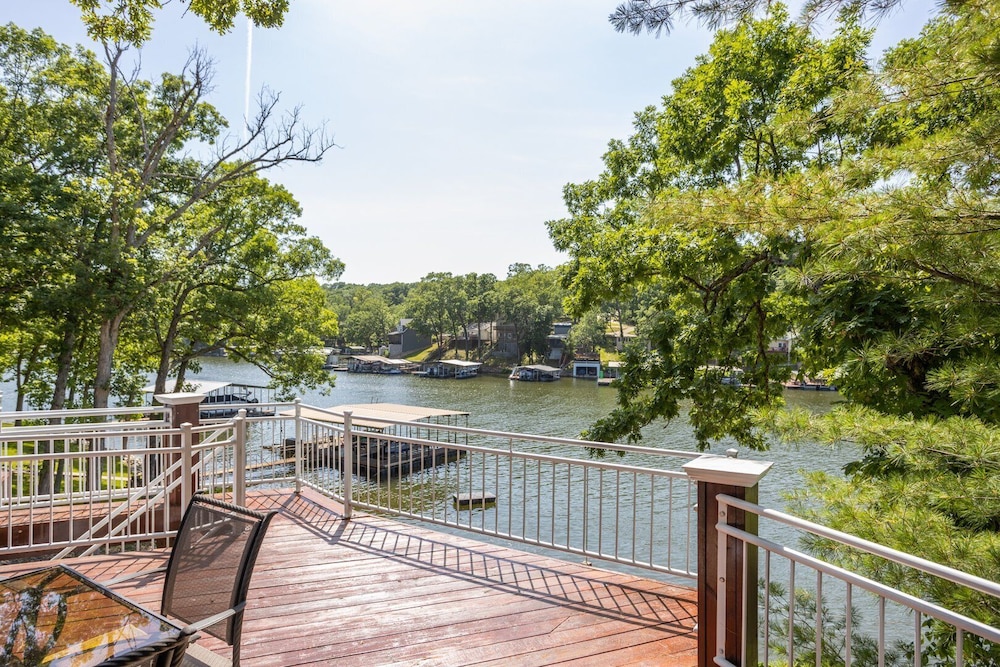 Cove Front, Kayak, Pedal Boat, and Nearby Restos