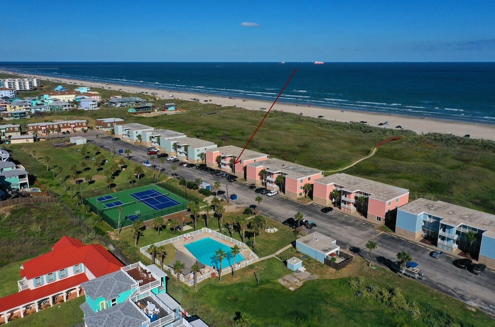 Bubbly Blew by Avantstay Beachfront Condo View