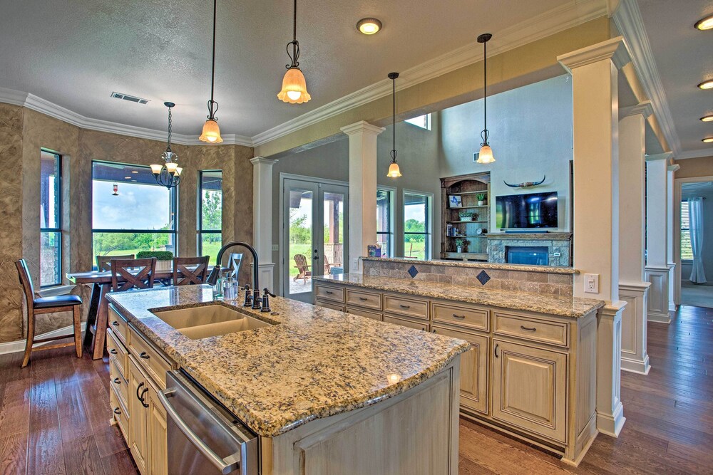 Home w/ Game Room & Fireplace: 14 Mi to Mckinney! view 3