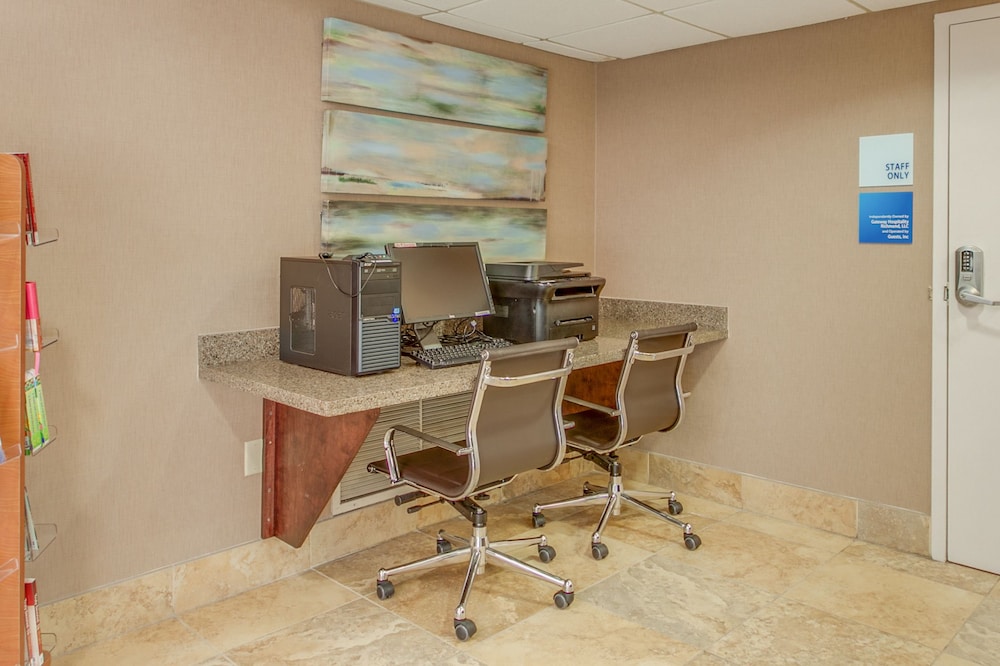 Richmond Vacations - Holiday Inn Express Richmond - Midlothian Turnpike, an IHG Hotel - Property Image 4