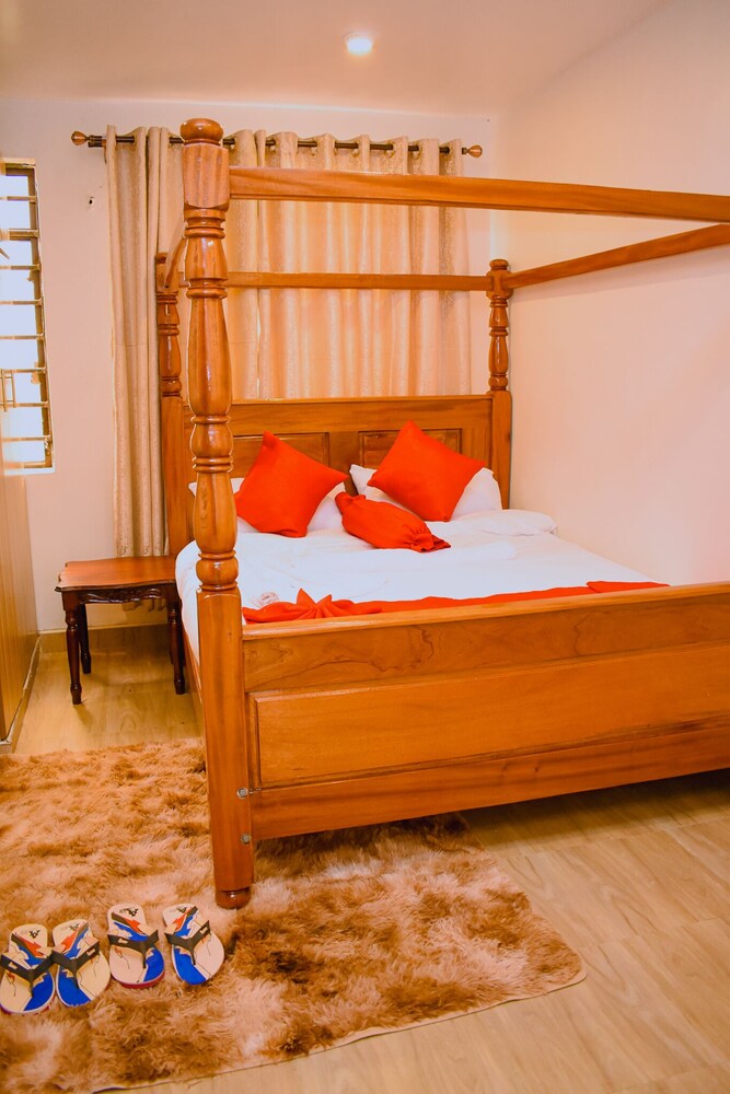 Lux Suites Lions Den Holiday Homes
