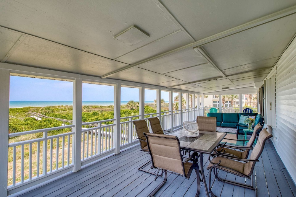 Barefoot Hideaway Family Beachfront Retreat view 2