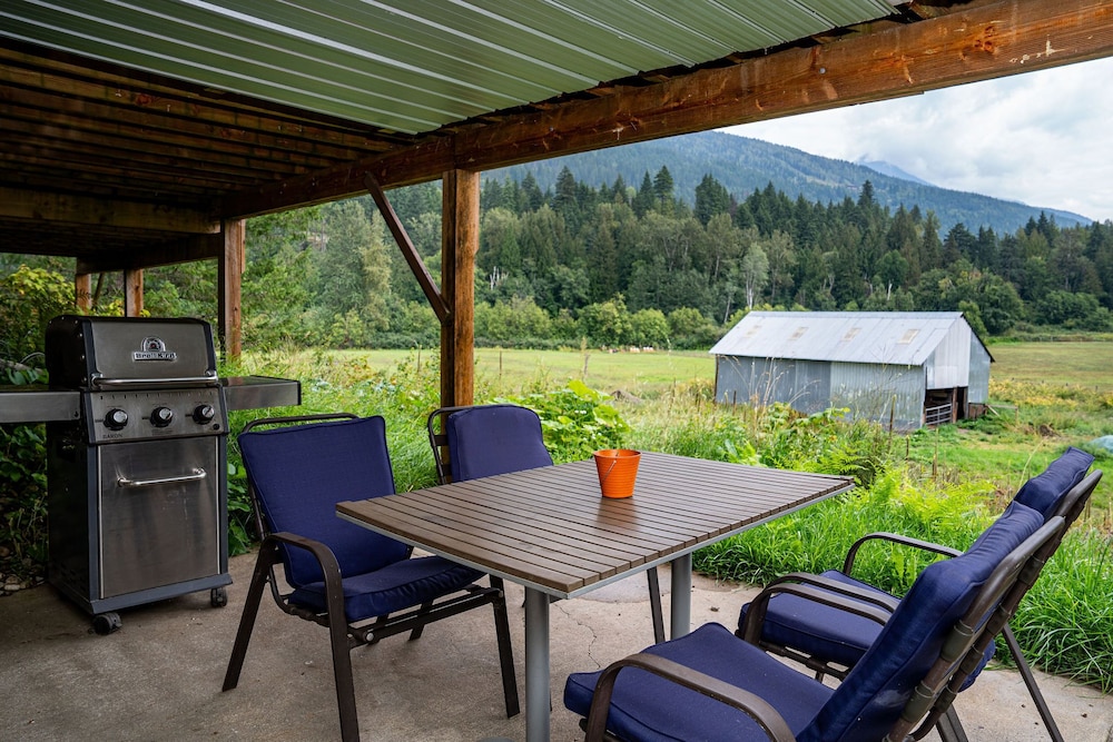 Revelstoke Lakehouse by Revelstoke Vacations