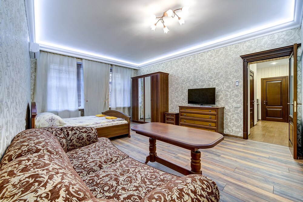 STN Apartments on Karavannaya