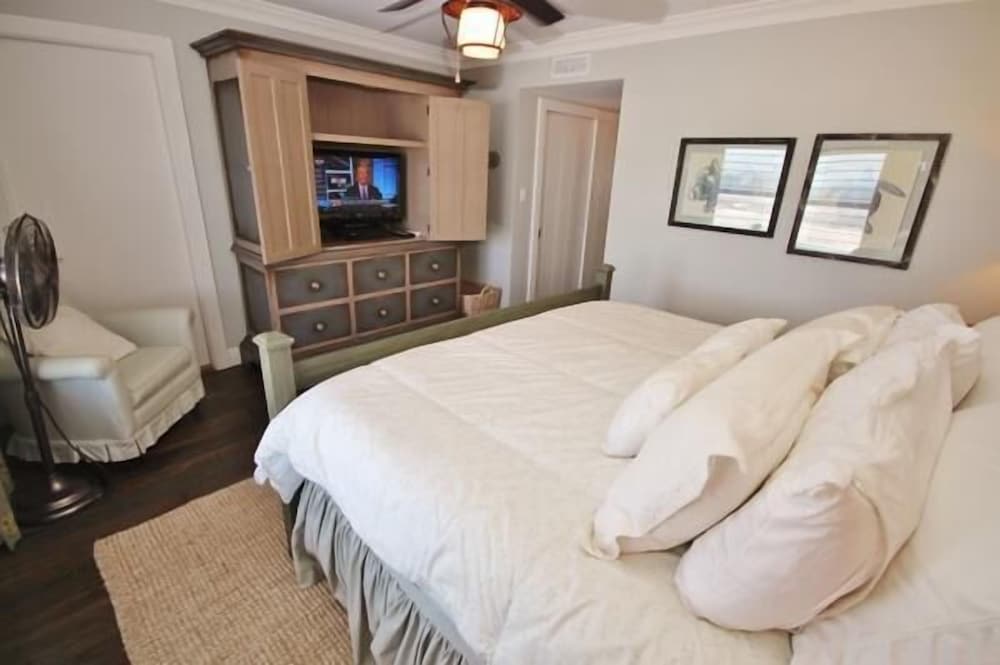 Sea Coast Gardens II 2 Bedroom Condo by Great Ocean Condos