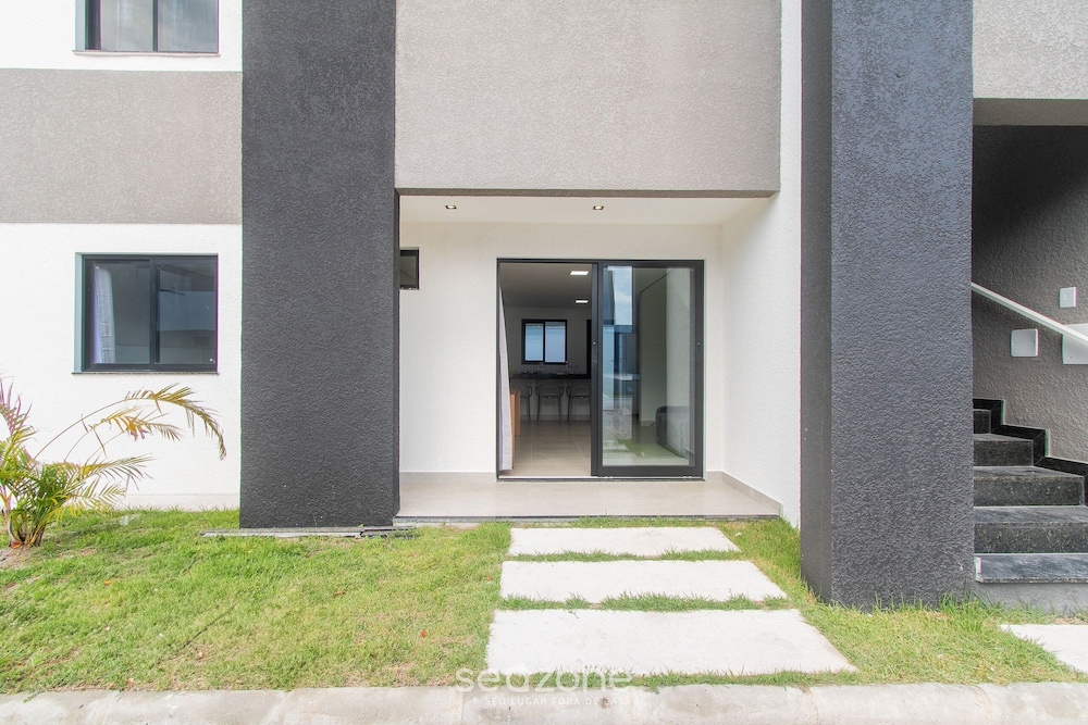 Apartments With Swimming Pool 700m From Taperapuan Beach Nvm0009
