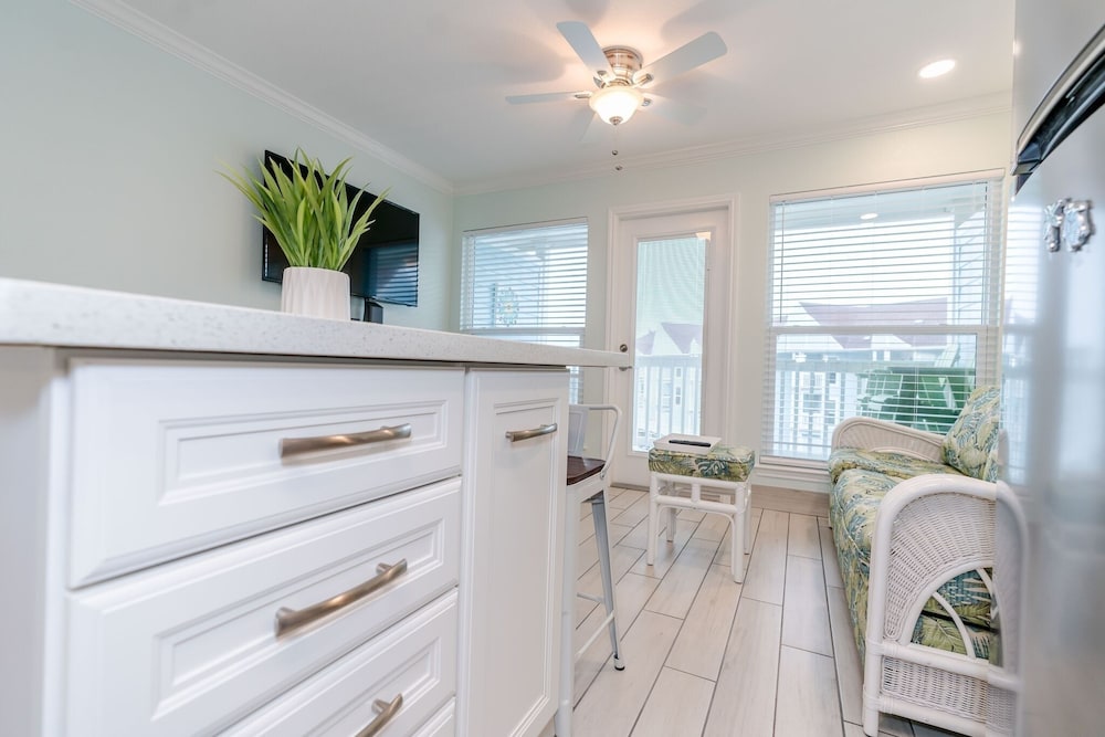 Seascape 2302 1 Bedroom Condo by RedAwning