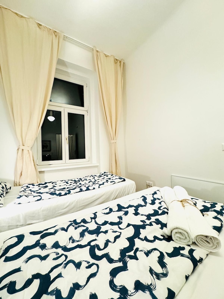 5BR Apt For 10 Walk to Kaufpark Alterlaa