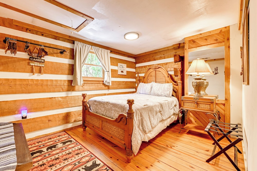 Spacious Sebring Family Cabin w/ Fun Barn + Yard!