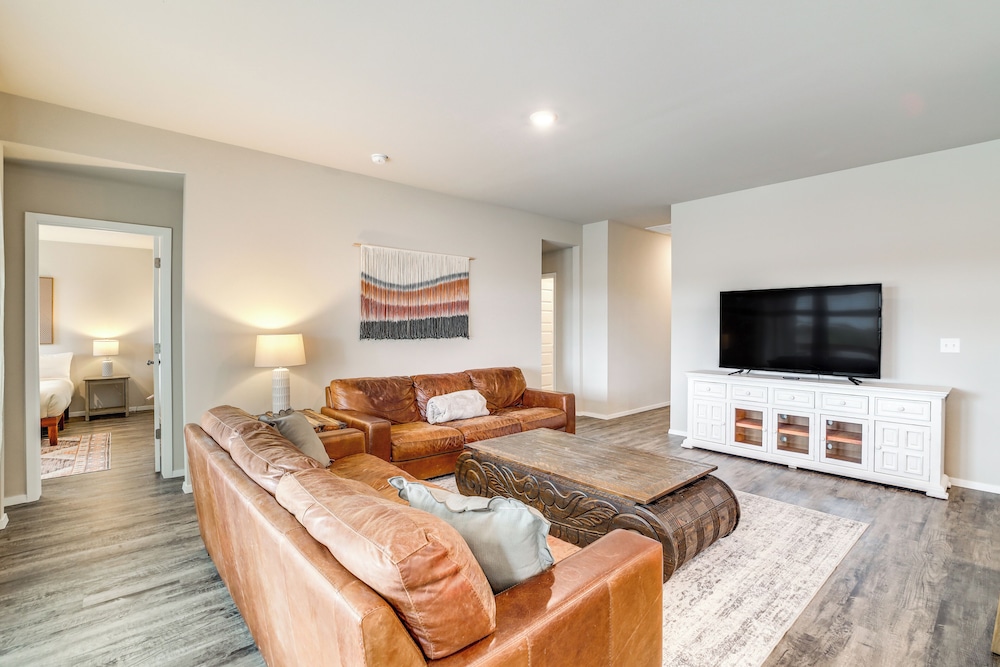 14 Mi to Tulsa: Home w/ Patio in Broken Arrow