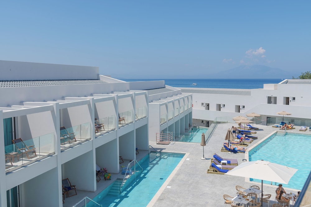 Mirage Bleu Hotel 30