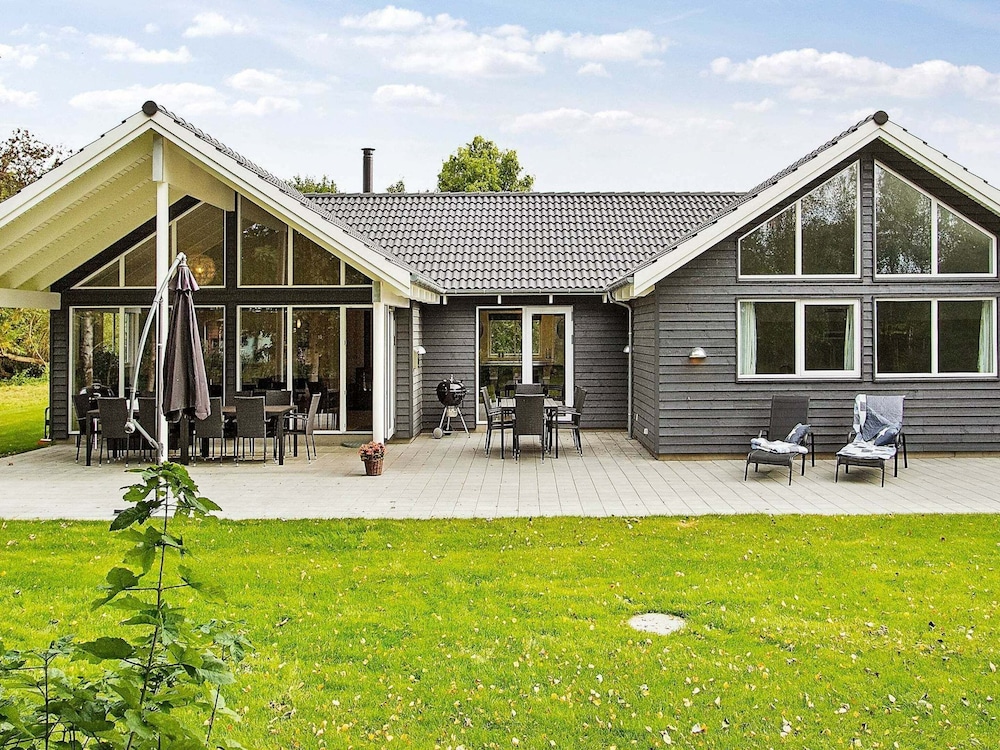 18 Person Holiday Home in Hojby