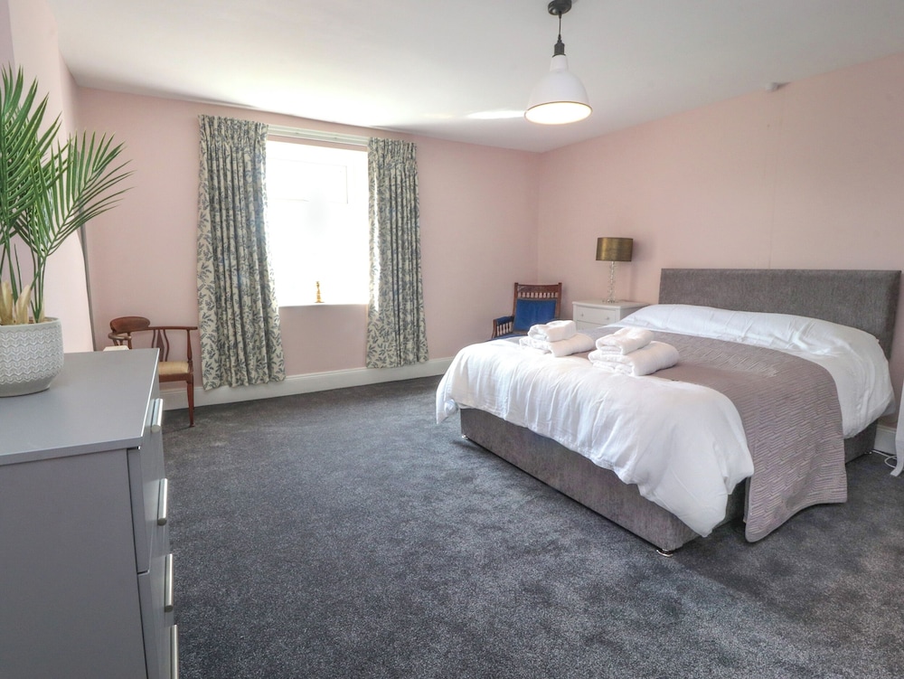 3 Cowper Place