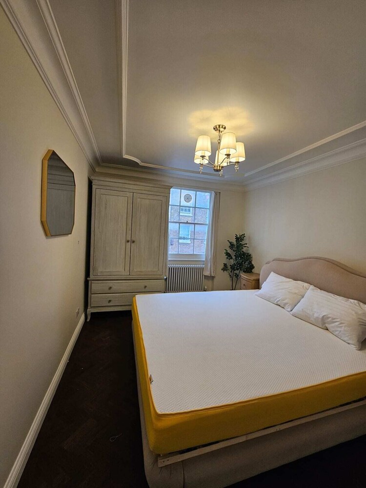 Elegant 3BD Flat Heart of London, Marylebone!