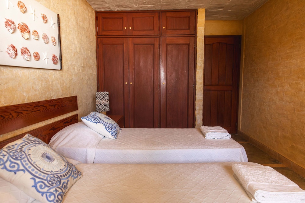 w Stylish 5BR House in Mancora