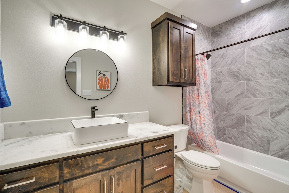 7 Mi to Afb: Central & Modern San Angelo Home