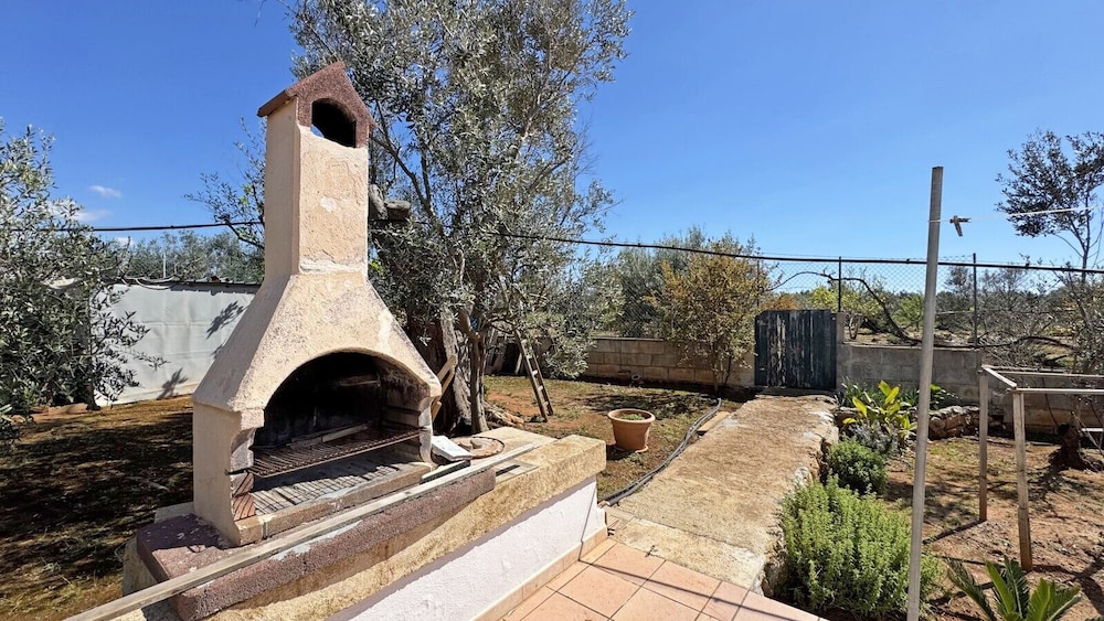 Villa Ulivo Sleeps 7 Garden Close to the sea