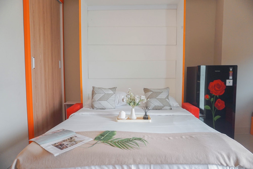 Cozy Studio Apartment At LRT City Jatibening