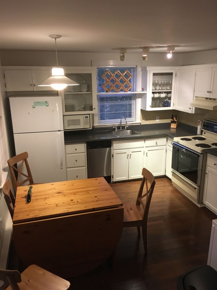 Mahone Bay Beach House - Image 5