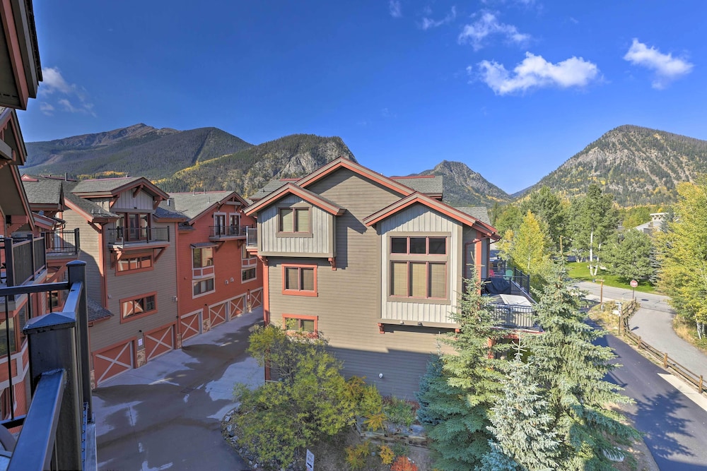Large Deck + Stunning Views: Mtn Condo in Frisco!