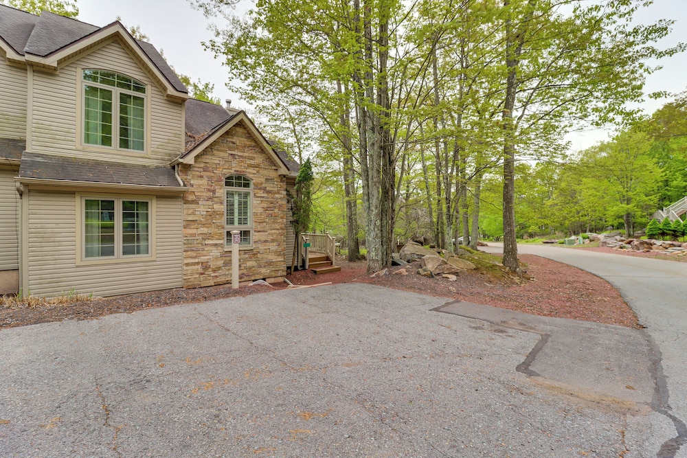 Beach Access & Hot Tub: Retreat in Lake Harmony!