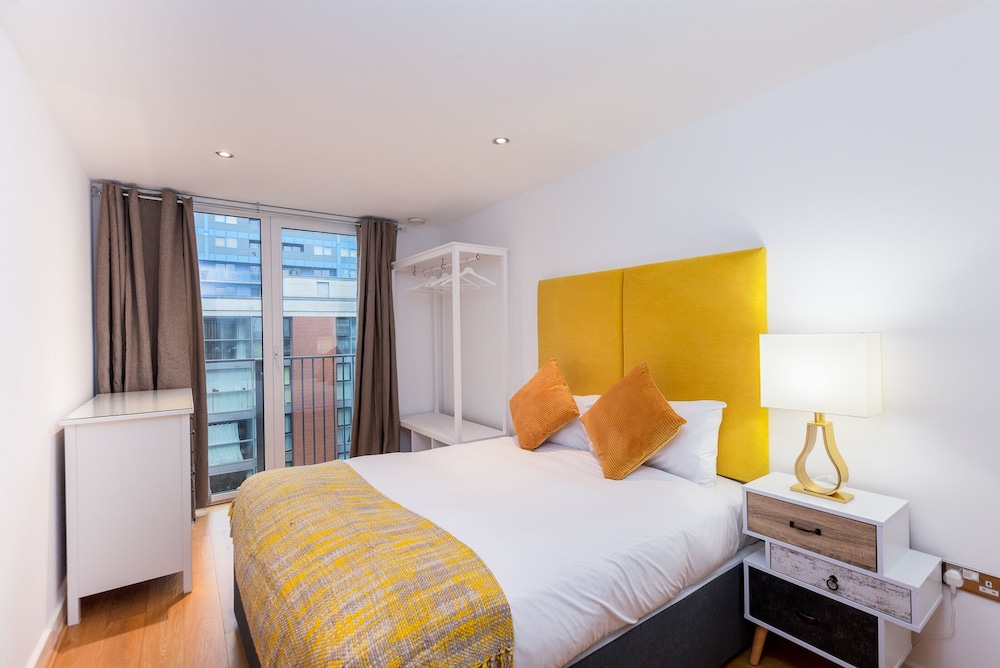 Waterside Bliss 2 Bed 2 Bath Apartment