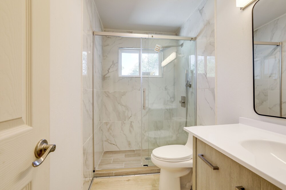 4 Mi to Folsom Lake: Modern Home w/ Patio!