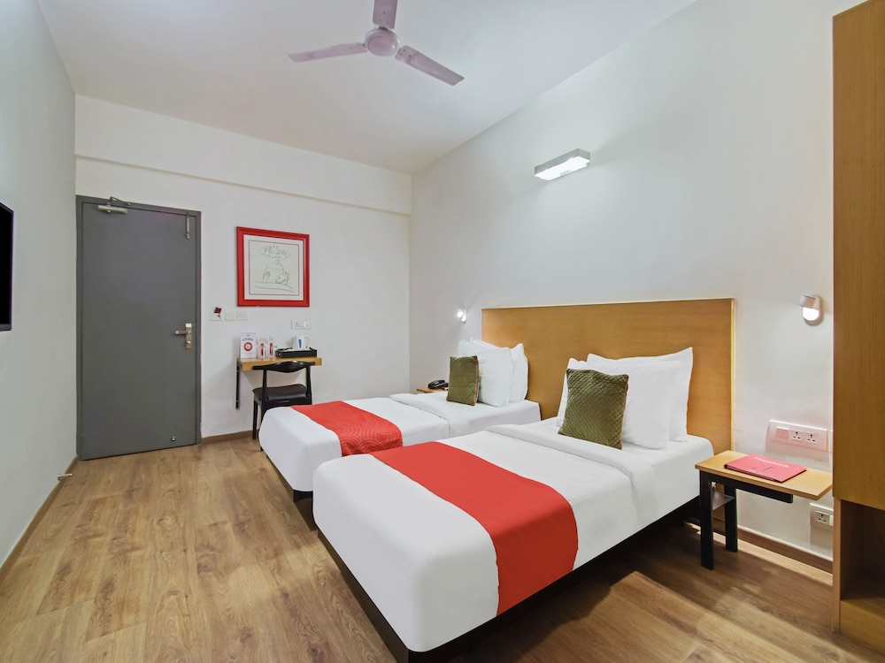 OYO Townhouse 030 Ashram Road Ahmedabad
