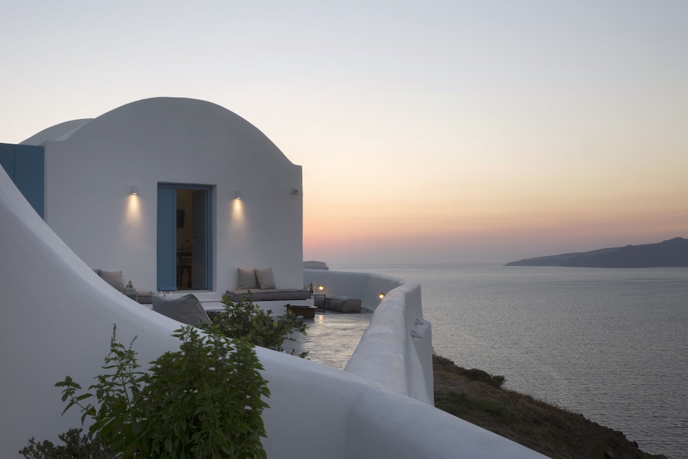 Akrotiri Cove