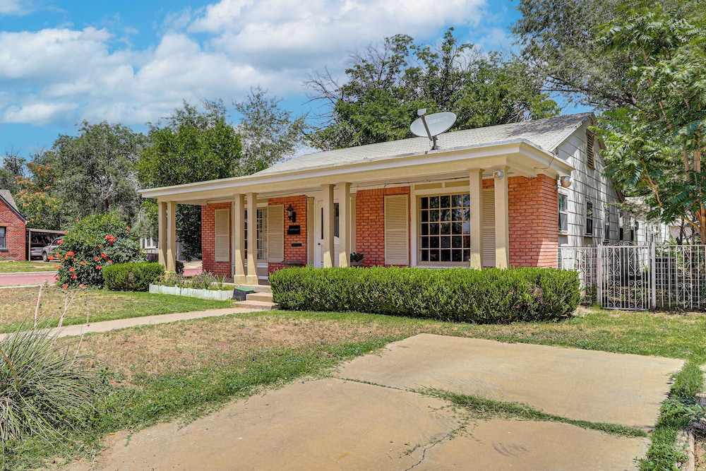 Half-mi to Campus! Lubbock Home w/ Fenced Yard