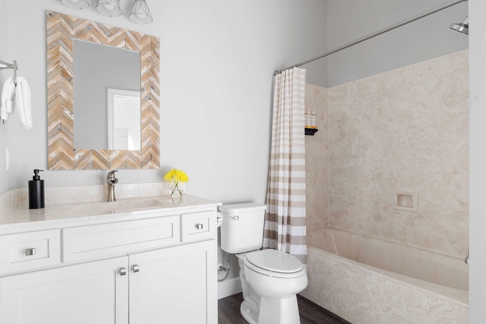 Sleeps 18! Private Pool, Hot Tub, Near Beach Miramar Dream House by Avantstay