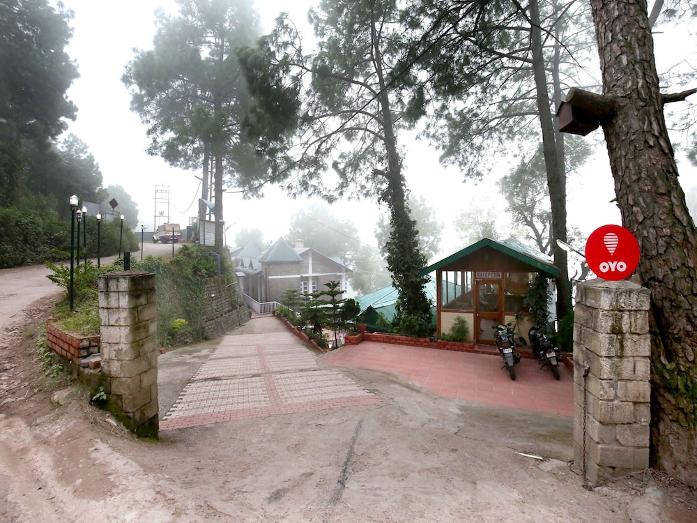 OYO 9660 Blossom Resort