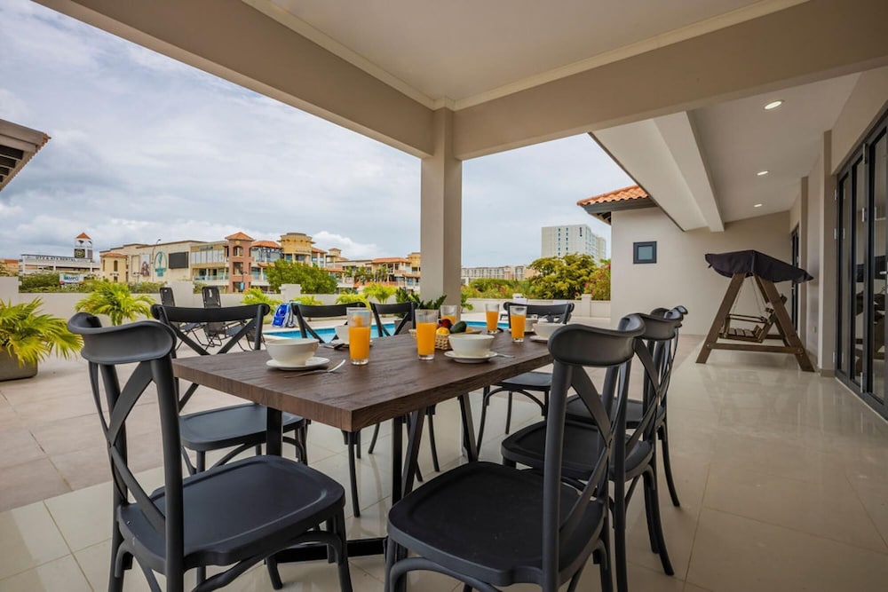 NEW 6BR Villa w Pool Across Street Palmbeach