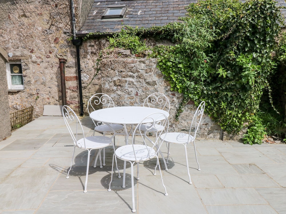 10 Westgate Hill
