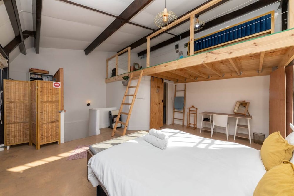 Chic and Homey 2 Bedroom Loft in Cape Town view 3