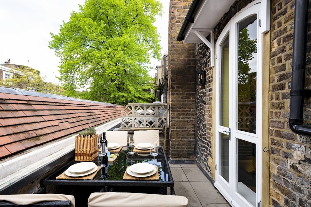 Stylish Hyde Park Gem