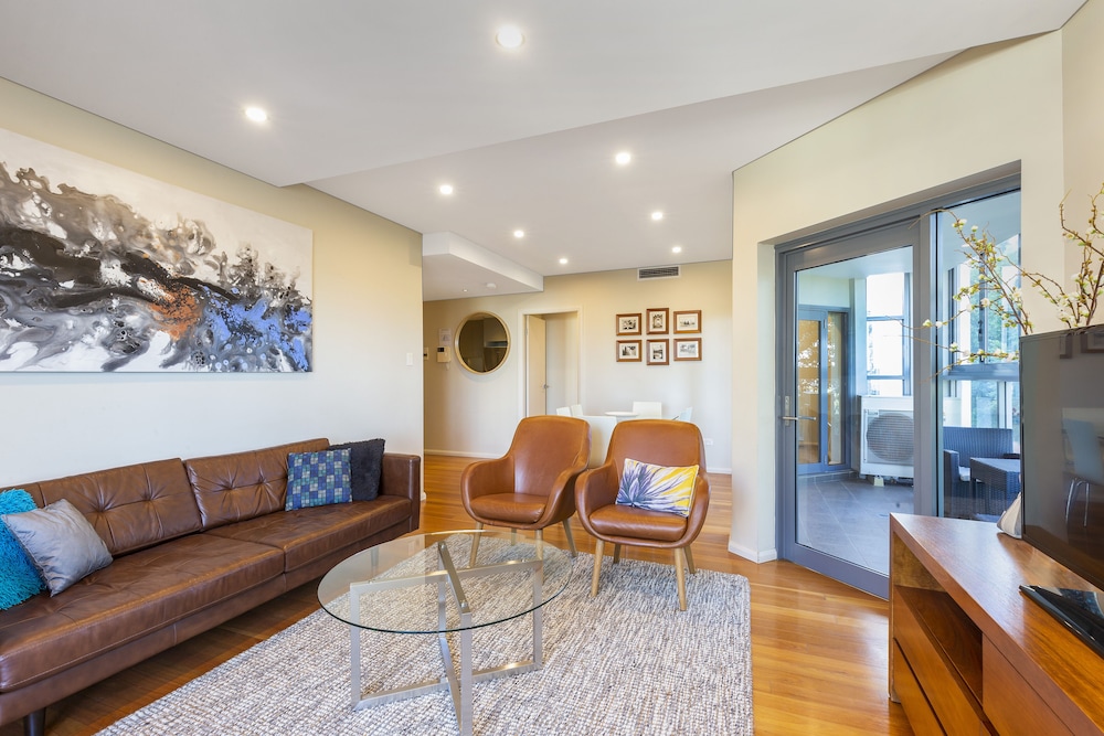 2 Bdrm North Sydney with harbour views view 4