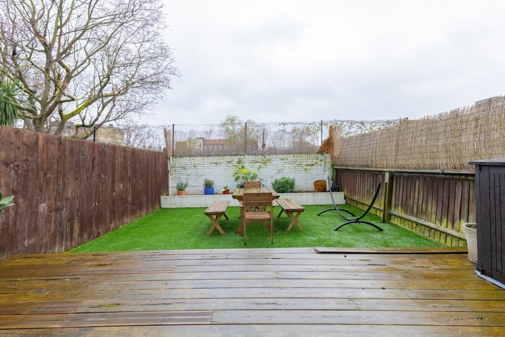 Scandi-style 2BD Maisonette W/garden Brick Lane!