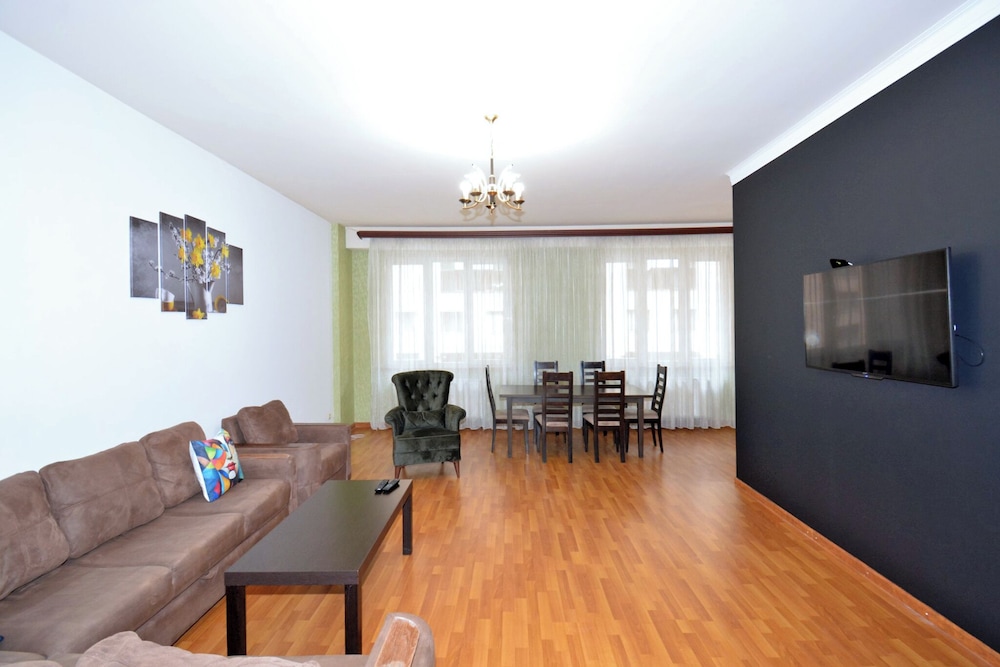 North Ave. Apartments by Luxe Group HH55