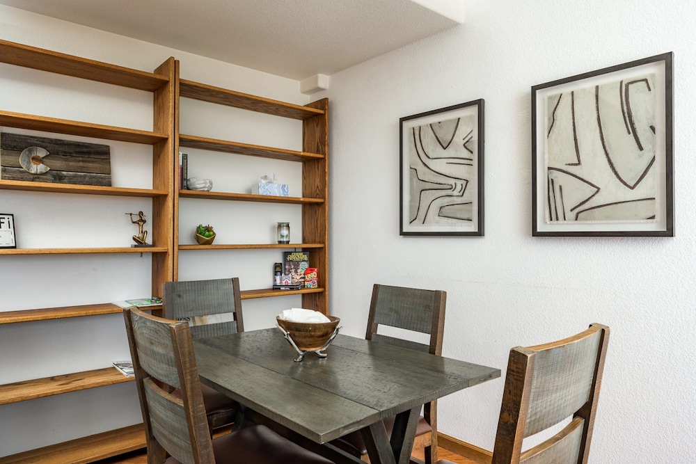 Mountain View Apartment Near Downtown Hiking