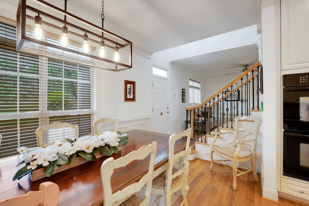 Augusta Getaway Near Masters Porch Swing Deck