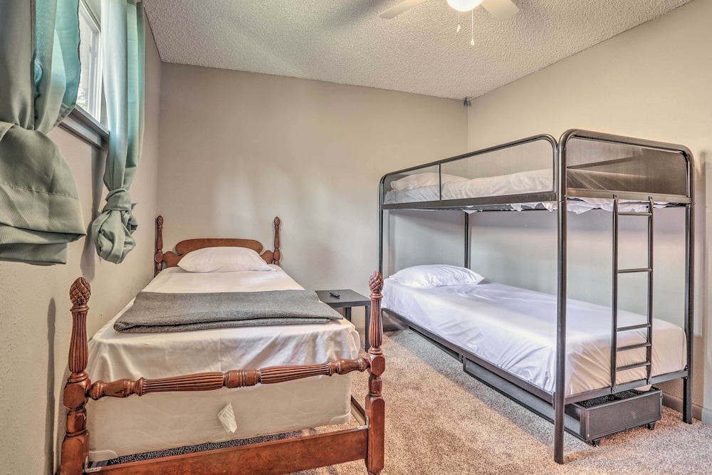 Marshall Vacations - Sues Camp w/ Caddo Lake Access  Dock! - Property Image 5