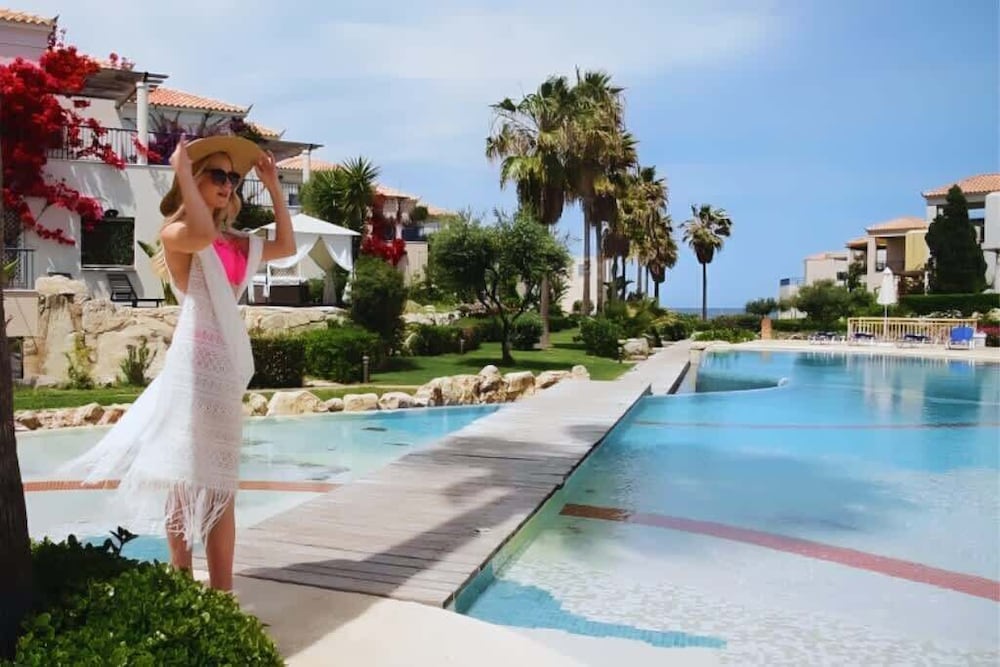 Cassiopeia 2-Beds Lower on Beach w Pool