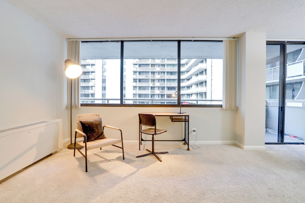 DC Airport Metroline Apartments