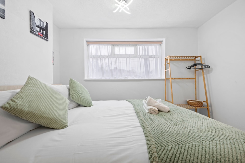 Modern 3-bedroom Home With Garden
