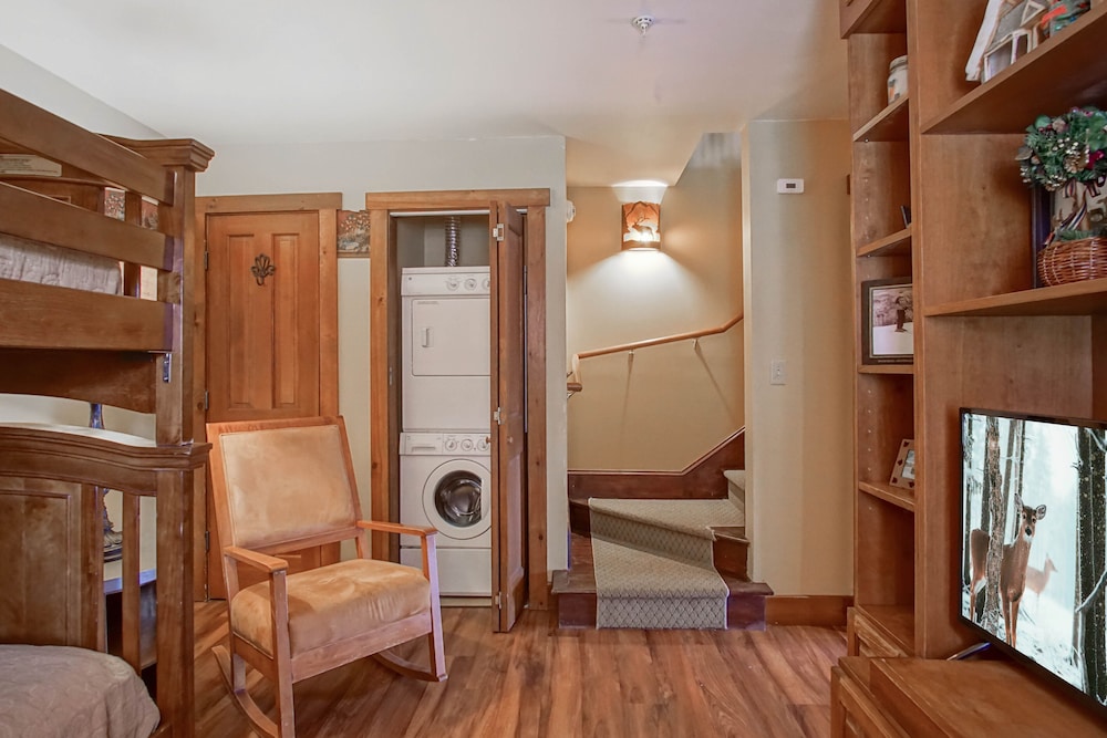 Camp 4 # 11: 3 Bedrooms + Bonus Sleeping Den, 3.5 Baths: Slope Side