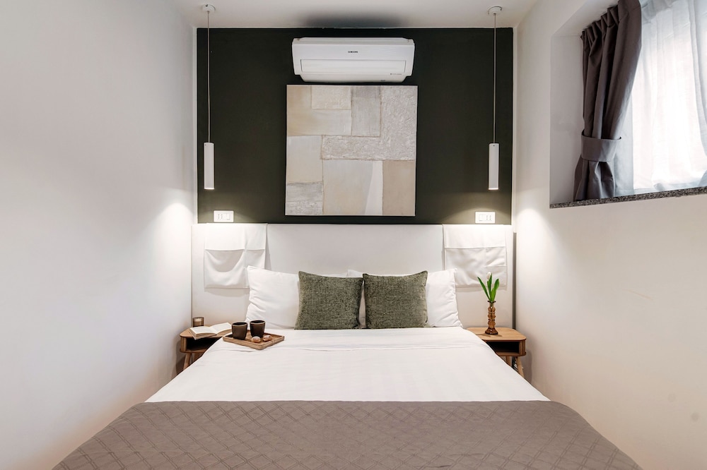 Rafael White Home