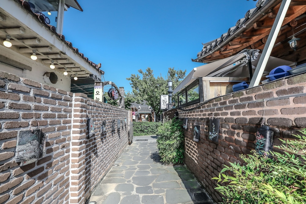 Hanok House